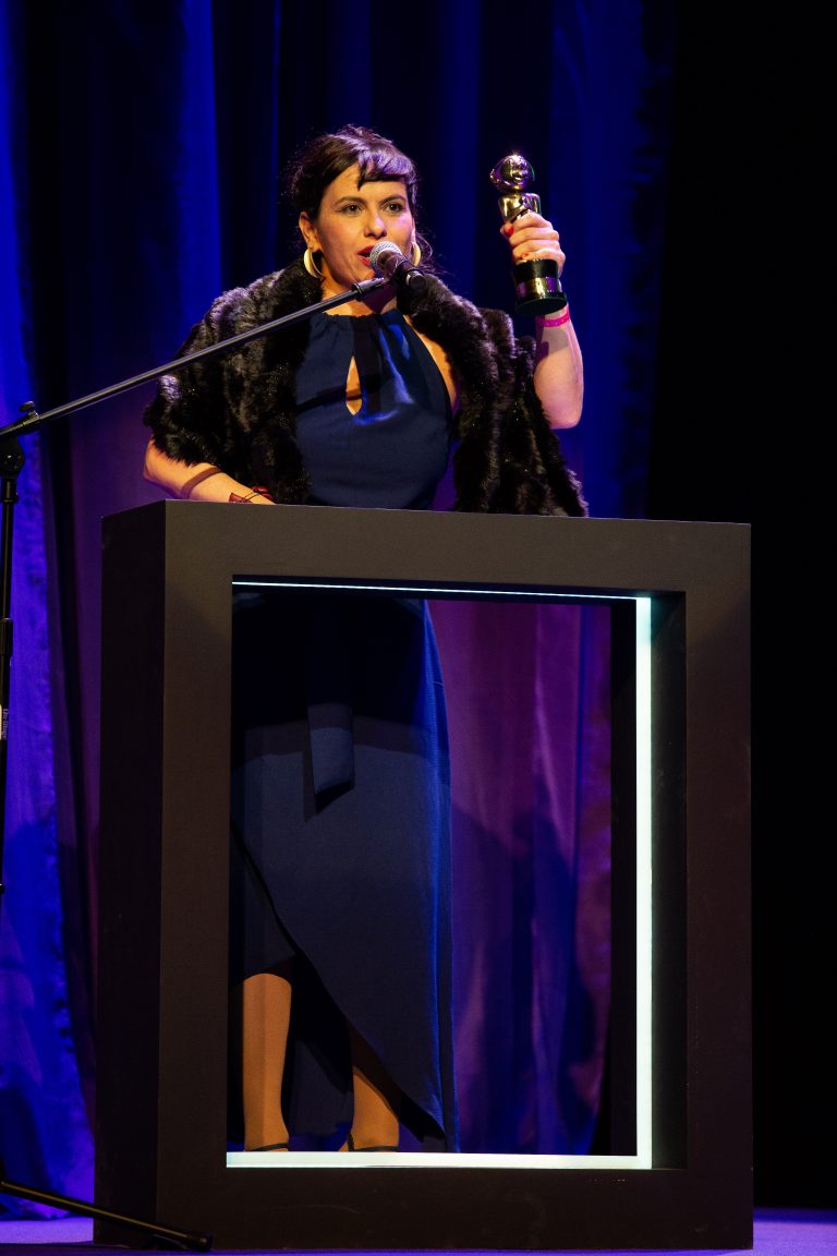 Elizabete Martins Campos roteirista, diretora e produtora filme MNINELZA durante o recebimento do Grande Premio do Cinema Brasileiro 2019_foto ABC